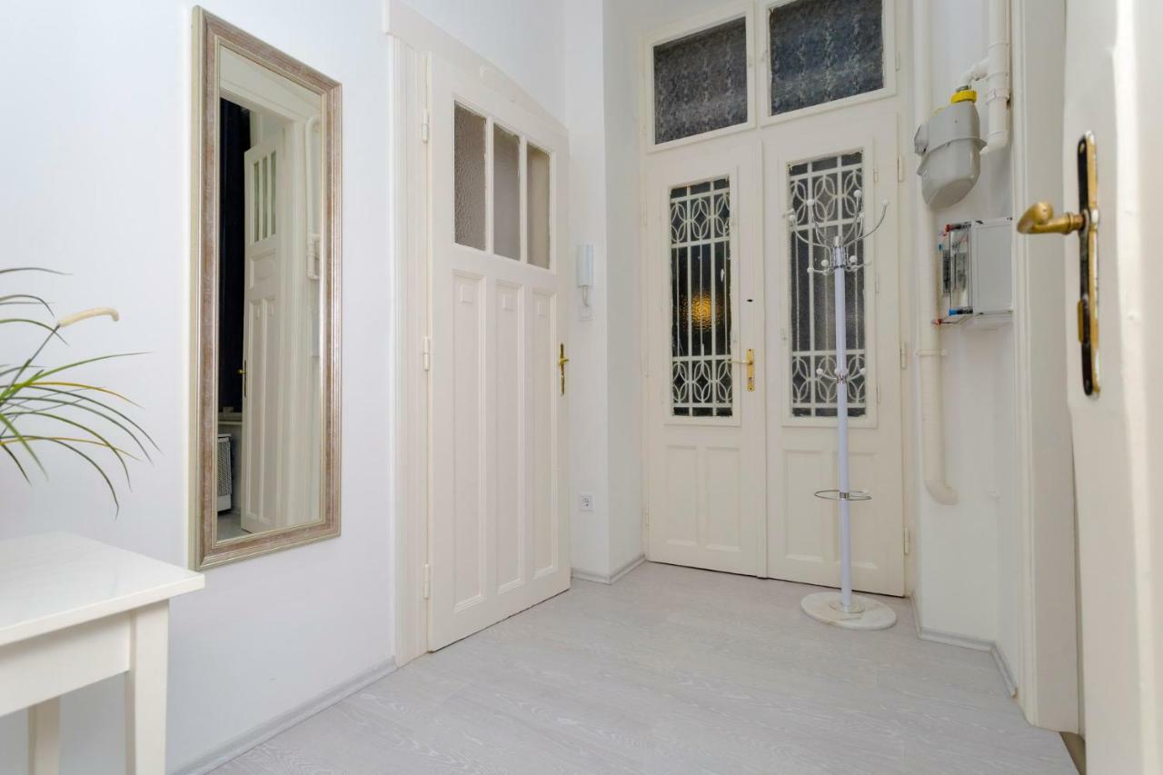 Boutique Residence Jokai - Apartment In The City Center Budapest Bagian luar foto